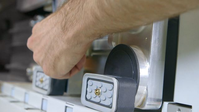 Быстрая замена Для подготовки станка EVOLUTION к работе с особыми материалами требуется минимум времени